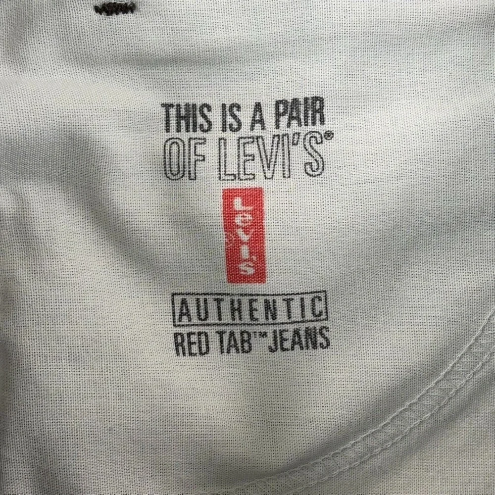 Vintage Levi's 550 Relaxed‎ Fit Denim Shorts Men 34 (Tag 36) Distressed 90s USA
